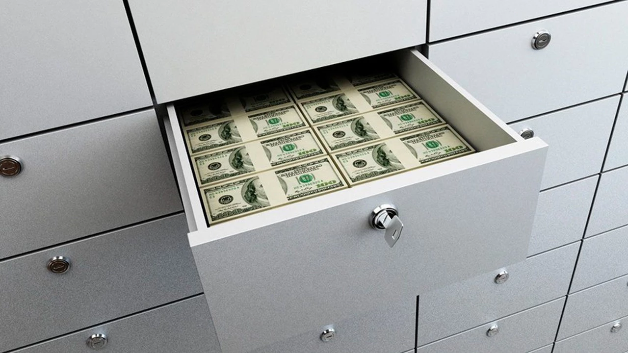 ¿Cuántos dólares entran en una caja de seguridad?