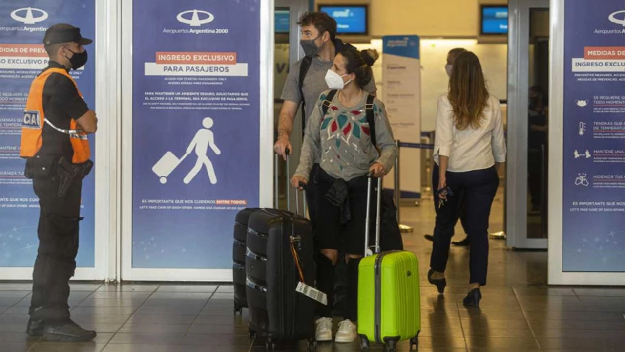 Los bonaerenses que regresen de viajes al exterior deberán permanecer aislados 4 días en un hotel