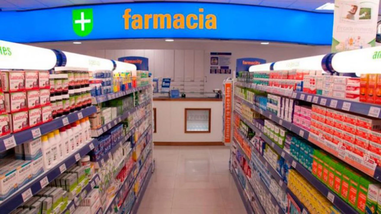 Por las restricciones, las farmacias se van del microcentro porteño