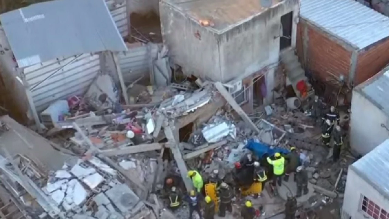 Trágico suceso: se derrumbó una casa en Lomas de Zamora y murieron dos mujeres