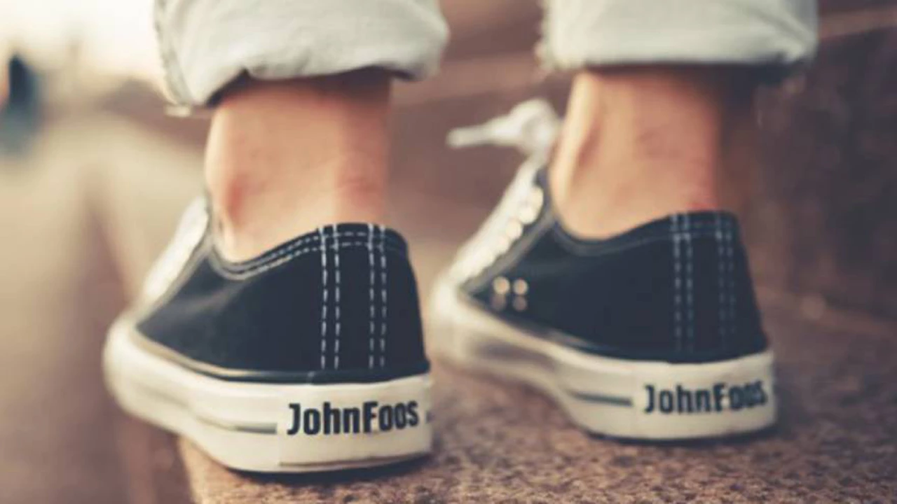 Quién es el empresario detrás de la marca de zapatillas John Foos, que comenzarán a exportarse a la región
