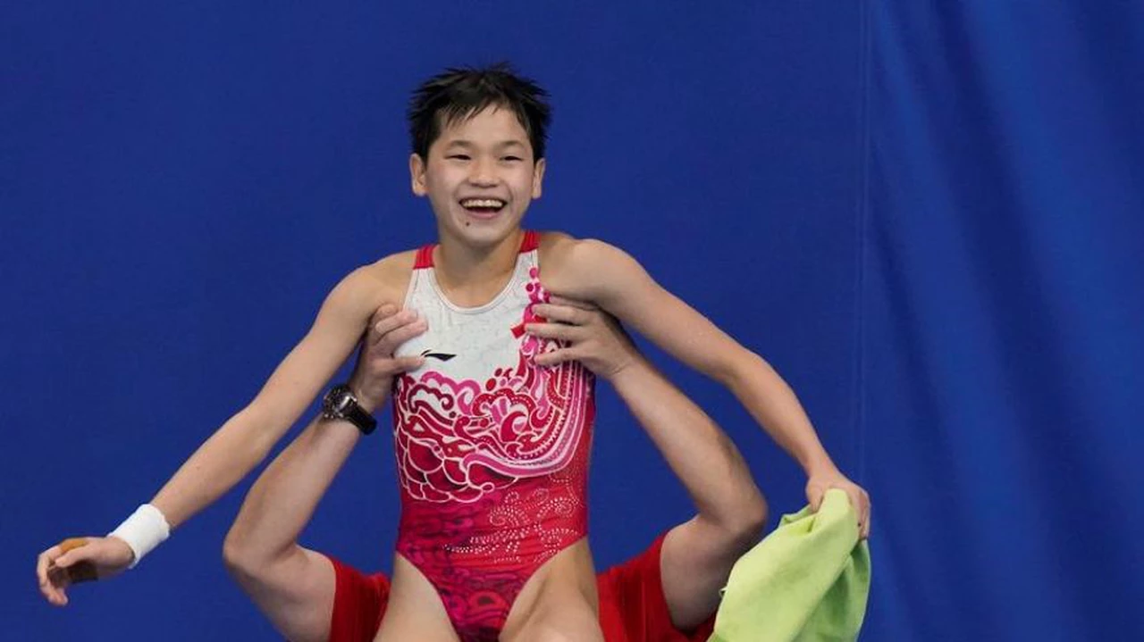 Con 14 años, la china Quan Hongchan realizó tres clavados perfectos y ganó la medalla de oro