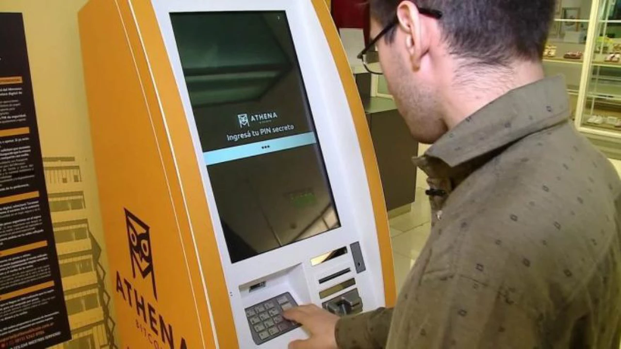 ¿Sabías que ya hay cajeros automáticos de criptomonedas en Argentina?: dónde están y cómo funcionan