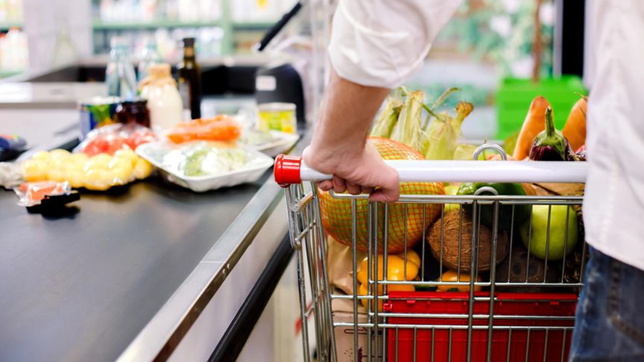 Supermercados: cuál es el "lado oscuro" en un sector clave del consumo y que es referente de toda la economía