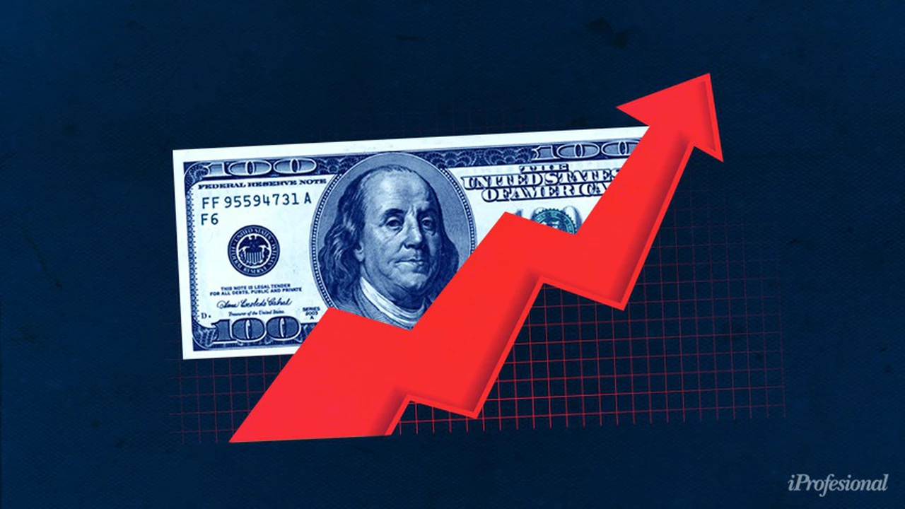 La crisis política que estalló en el Gobierno pegó en el dólar blue: subió y se acercó al récord del año