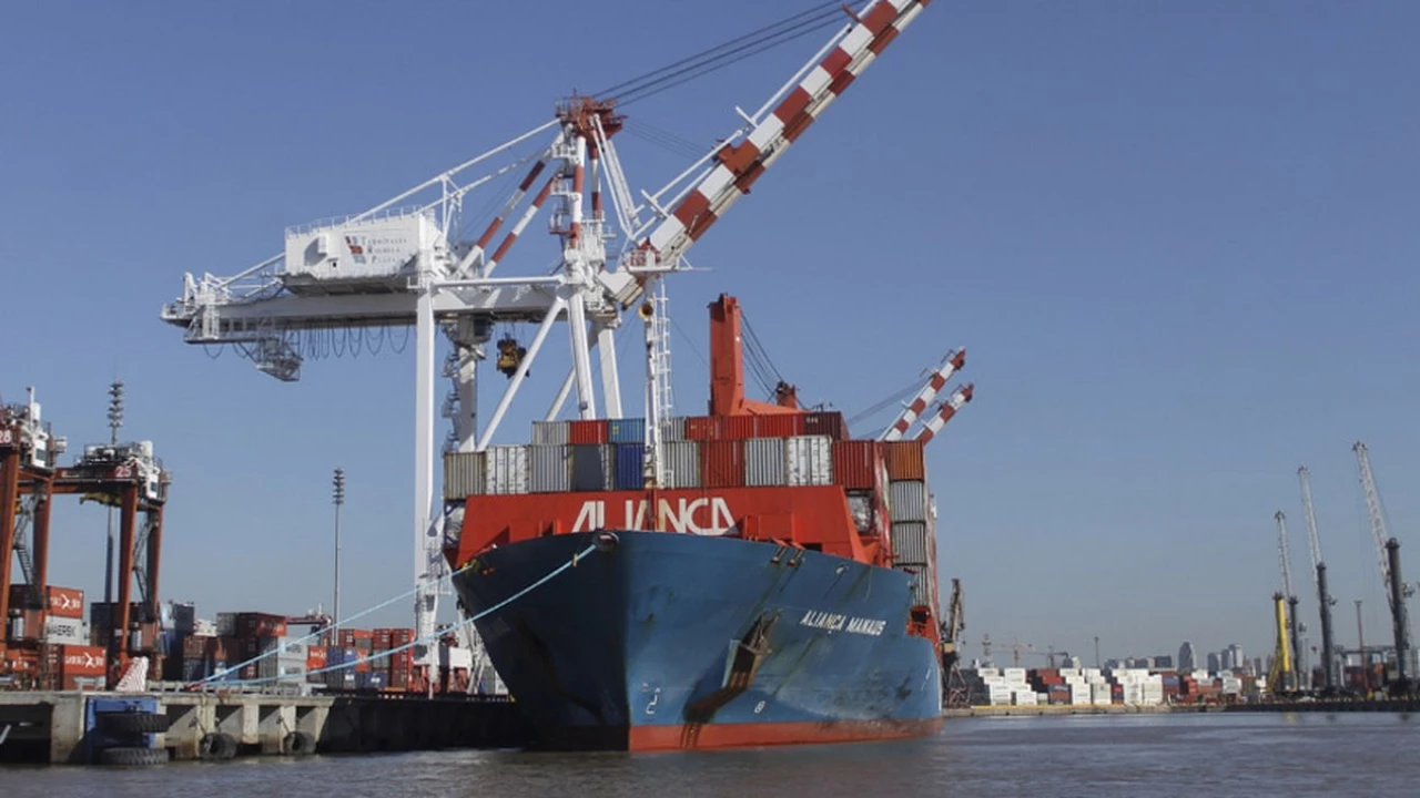 Por conflicto gremial en Molinos Cañuelas, se paralizan barcos de las agroexportadoras