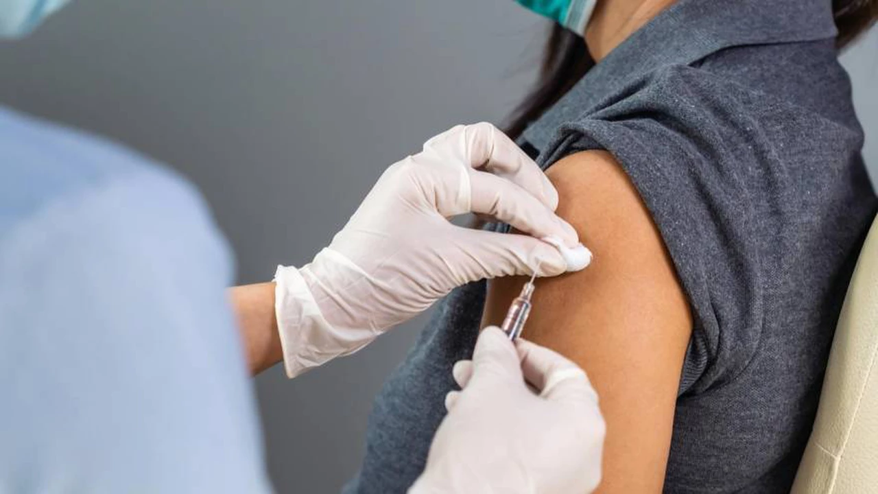 La vacuna de Moderna crea el doble de anticuerpos que la de Pfizer, según un estudio