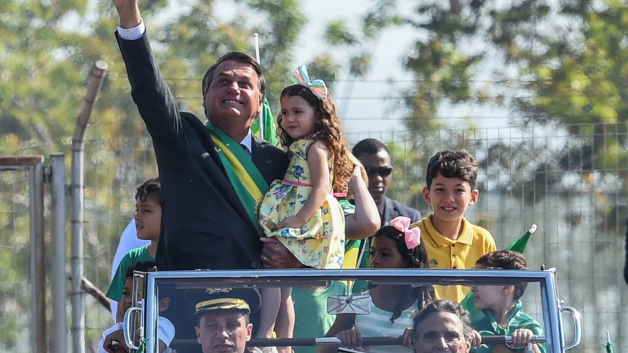 Bolsonaro negó estar detrás de un golpe de estado e irá por la reelección