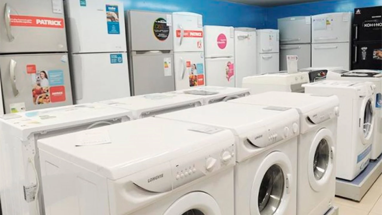 Argentina, sin dólares: Whirlpool empieza a fabricar lavarropas en el país para tener cupo de importación