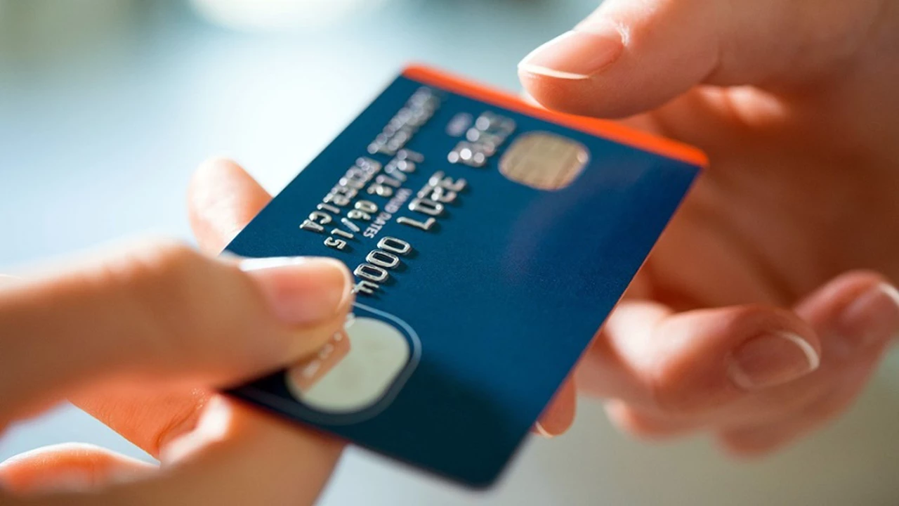 AFIP te controla: a partir de qué montos fiscalizará tus compras con tarjeta de crédito y débito