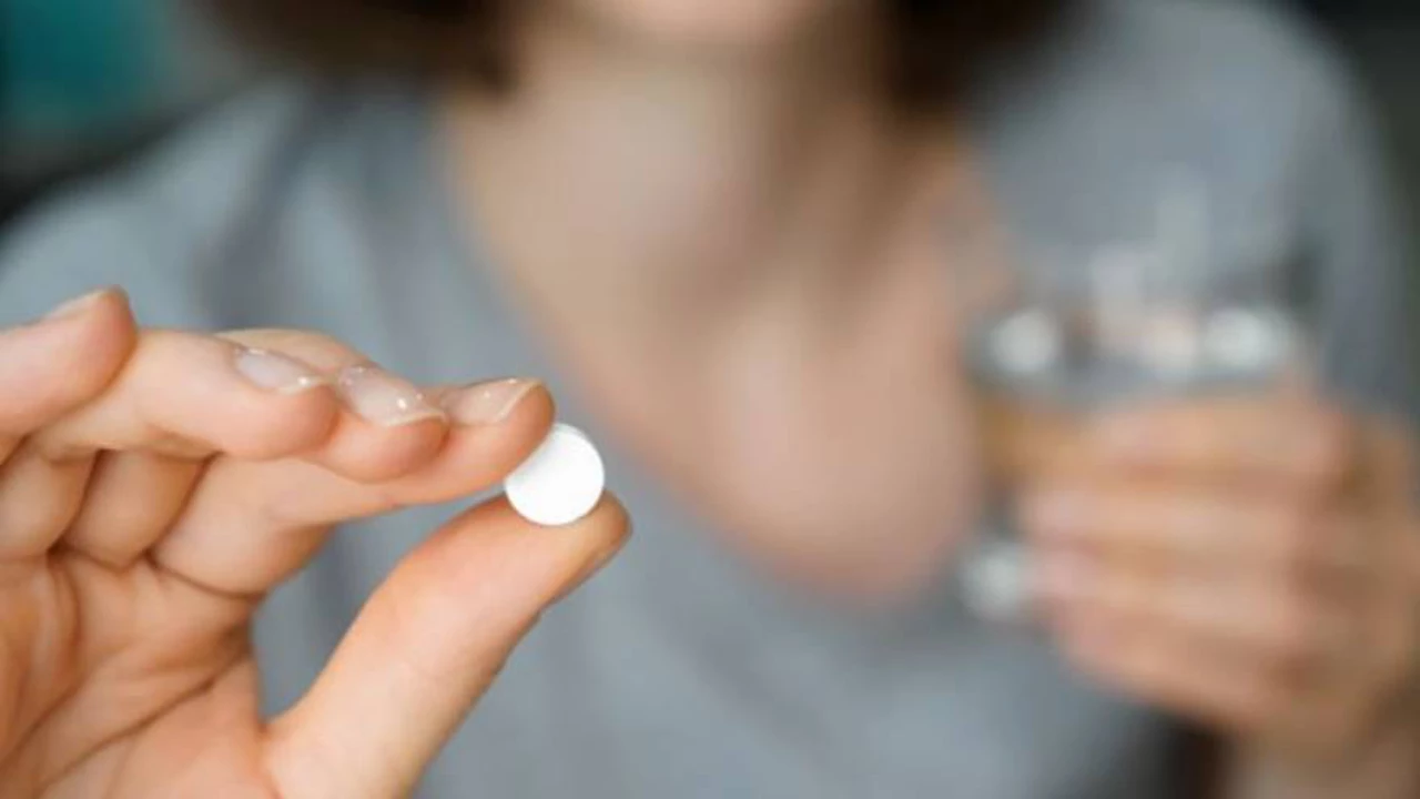 ¿Más es mejor?: por qué en Argentina tomamos dosis altas de ibuprofeno y paracetamol