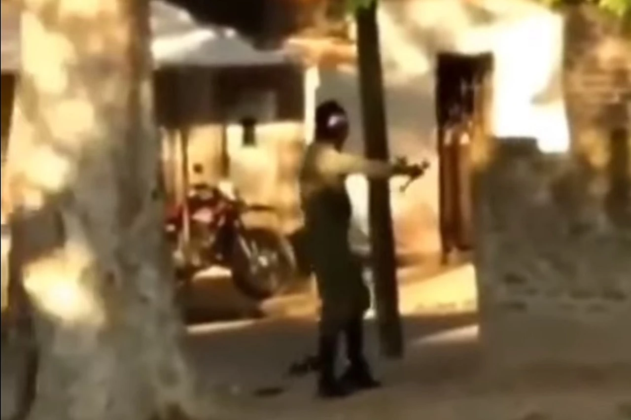 VIDEO| Enmascarado amenaza con una katana a vecinos de Caseros