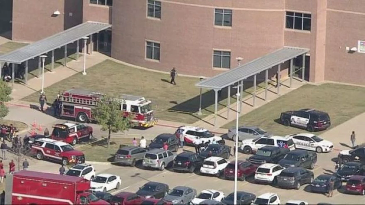 Tiroteo en una escuela secundaria de Texas: al menos cuatro personas heridas