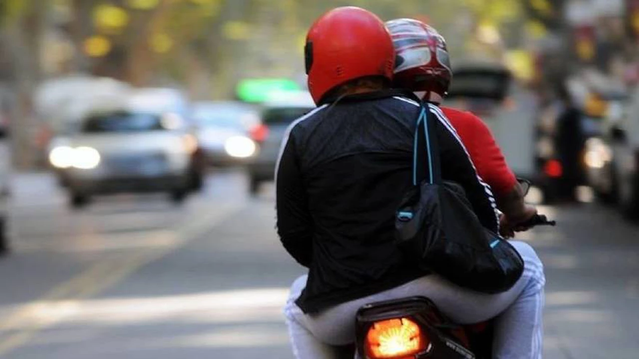 Nueva modalidad de robo: los motochorros ahora chocan al conductor para obligarlo a que se detenga