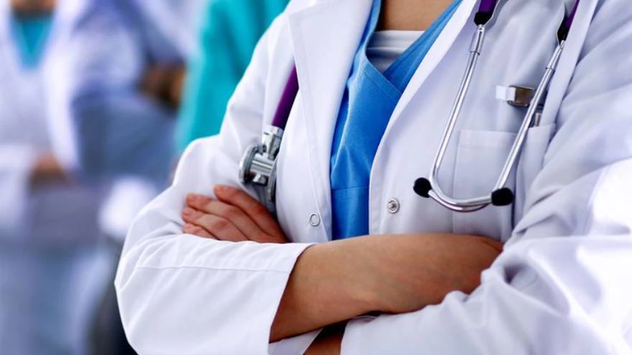 Médicos bonaerenses aceptaron "en disidencia" el aumento del 44,5%: ¿a cuánto subirá el sueldo básico?
