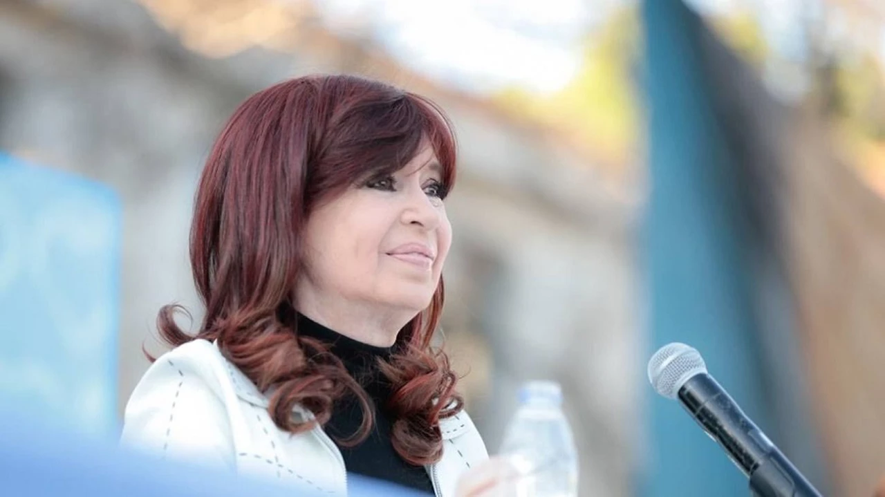"Pinchen los globos y pónganse a pensar qué hacemos con el país", disparó Cristina Fernández contra la oposición