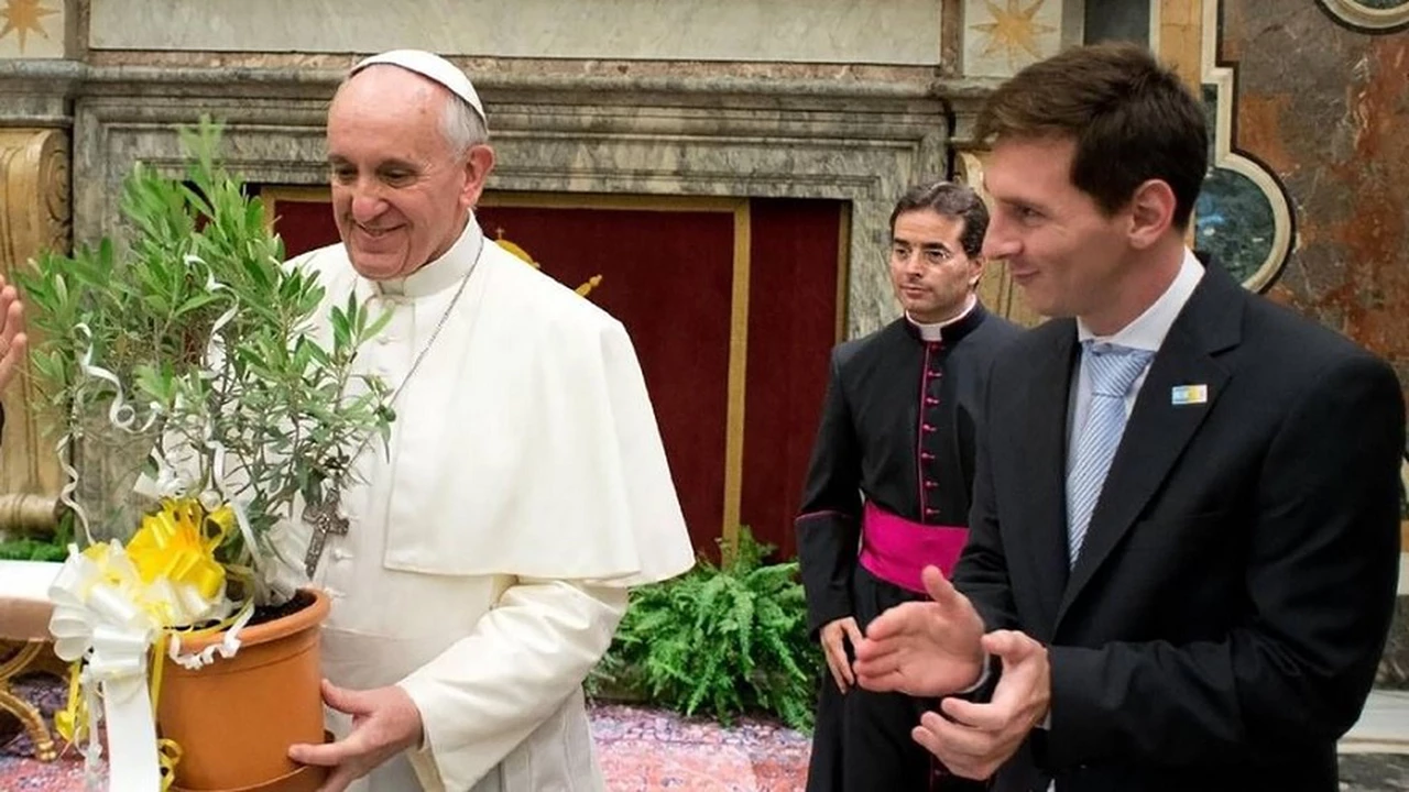 El regalo que Messi le envió al papa Francisco por intermedio del primer ministro francés
