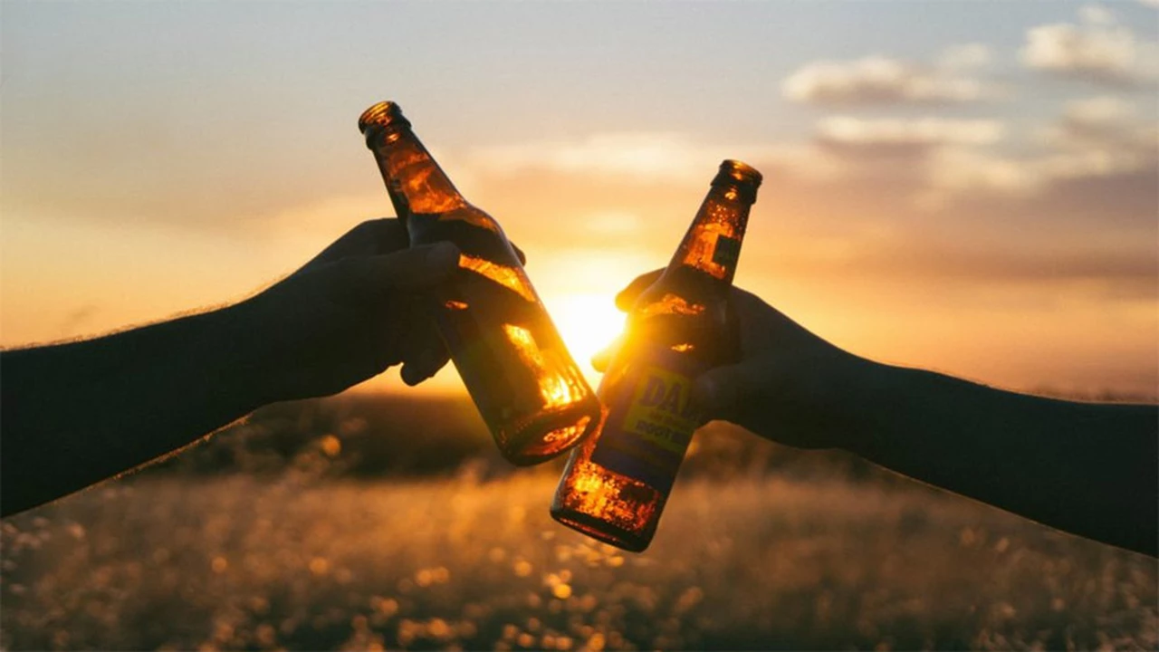 ¿Cuántas cervezas podemos tomar al día sin riesgos, según expertos?
