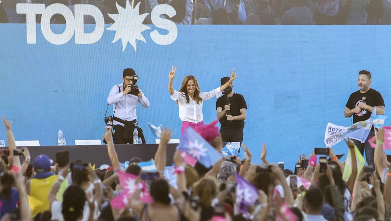 Victoria Tolosa Paz explicó el frío saludo con Cristina Kirchner en el acto en Merlo