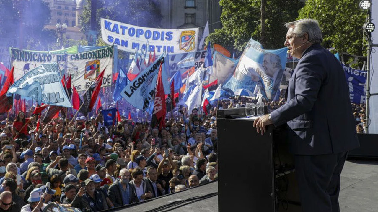 Fernández, en el acto de Plaza de Mayo: "Tenemos que hacer lo necesario para que en 2023 aseguremos un triunfo rotundo"