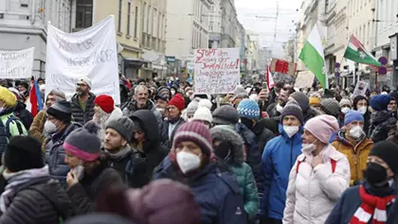 Cerca de 40.000 personas se manifestaron contra la vacunación obligatoria en este país de Europa
