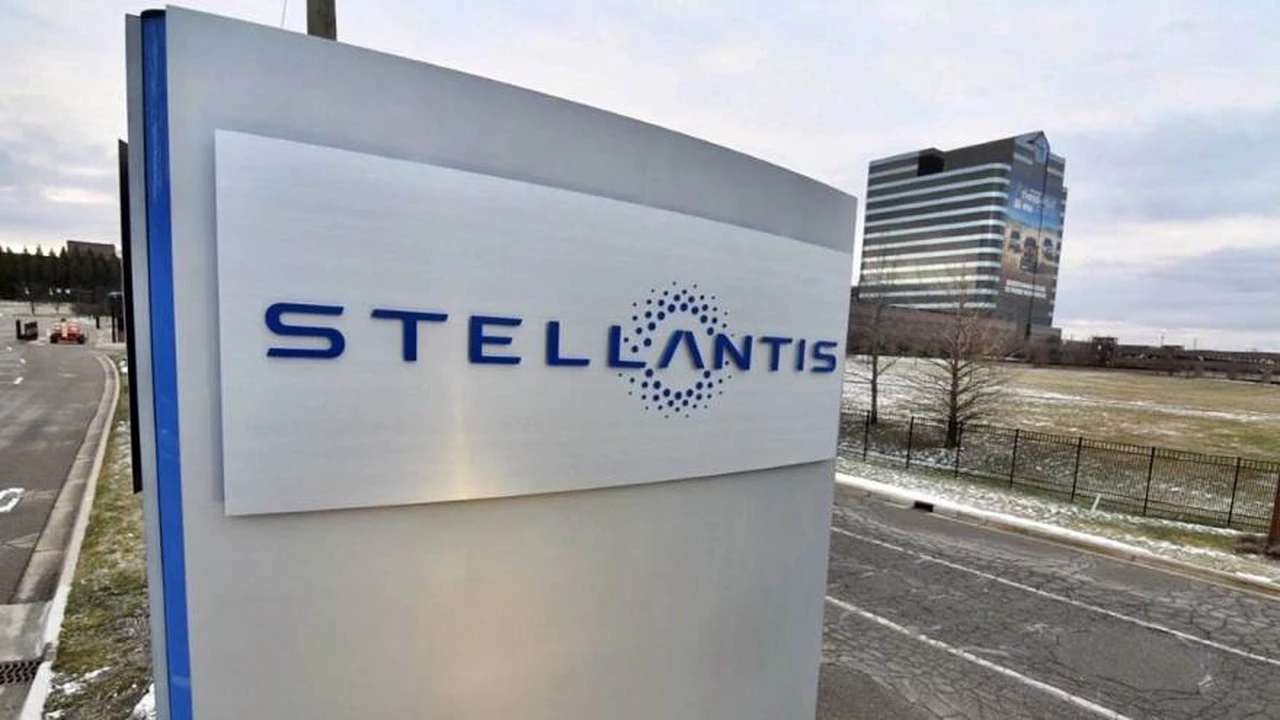 Stellantis tendrá tres plataformas tecnológicas con inteligencia artificial y cierra alianza con Foxconn