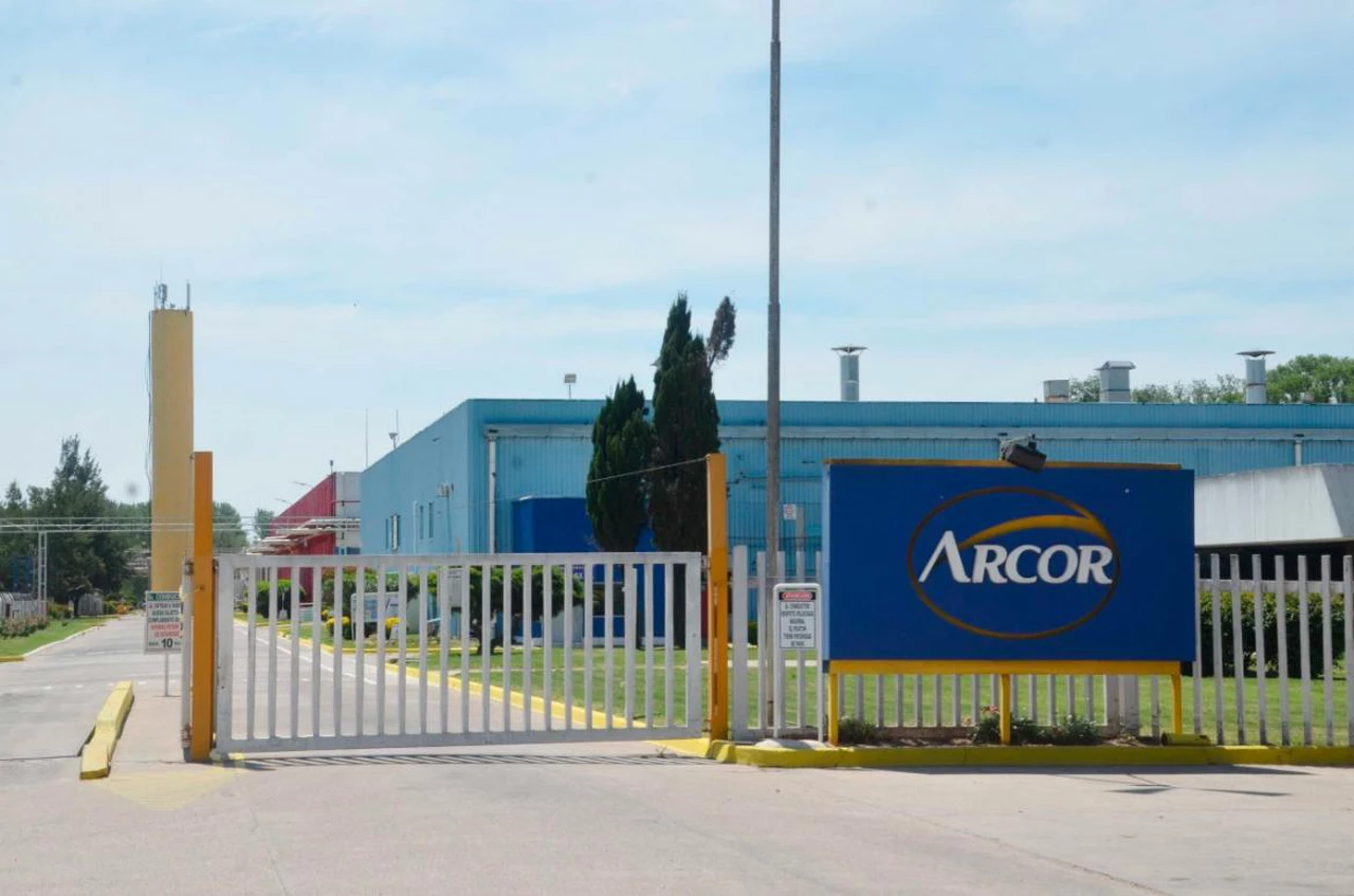 Pese a mejorar sus resultados, Arcor sigue afectada por el congelamiento y costos que aumentan más que sus precios