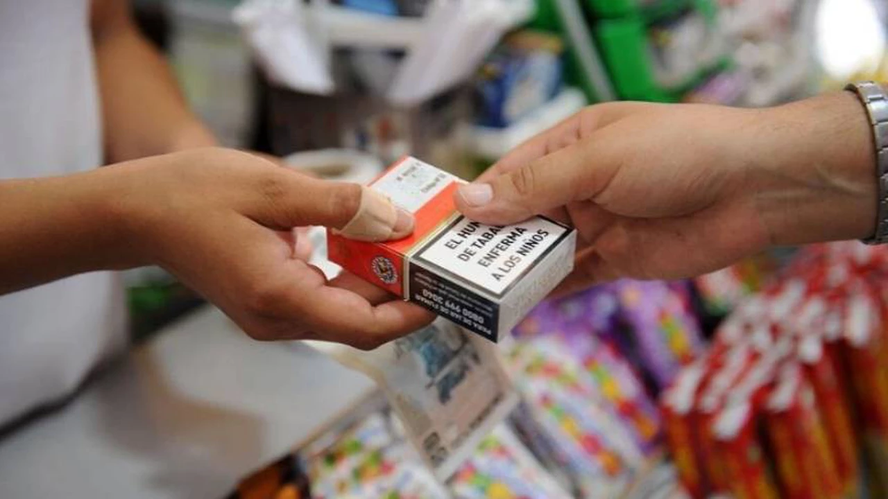 "Cupo" a los cigarrillos: kioscos y comercios limitan la venta de atados mientras se "cocina" la quinta suba del año