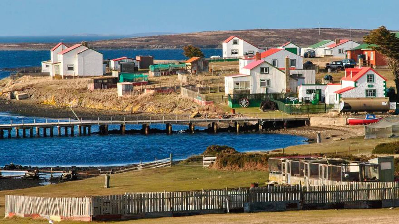 El Reino Unido concedió el rango de ciudad a la capital de Malvinas: rechazo en el Gobierno