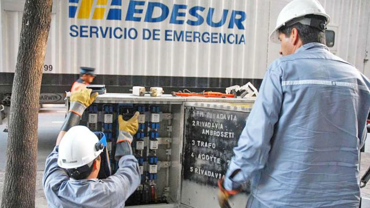 Tire y afloje por las tarifas: Edesur dice tener el precio de luz más bajo del país y la región