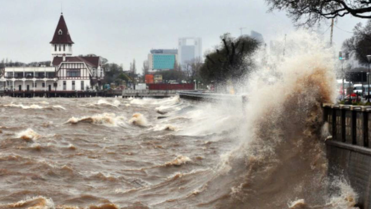 Alerta por la Sudestada y la crecida en el Río de la Plata: el agua podría superar los tres metros de altura