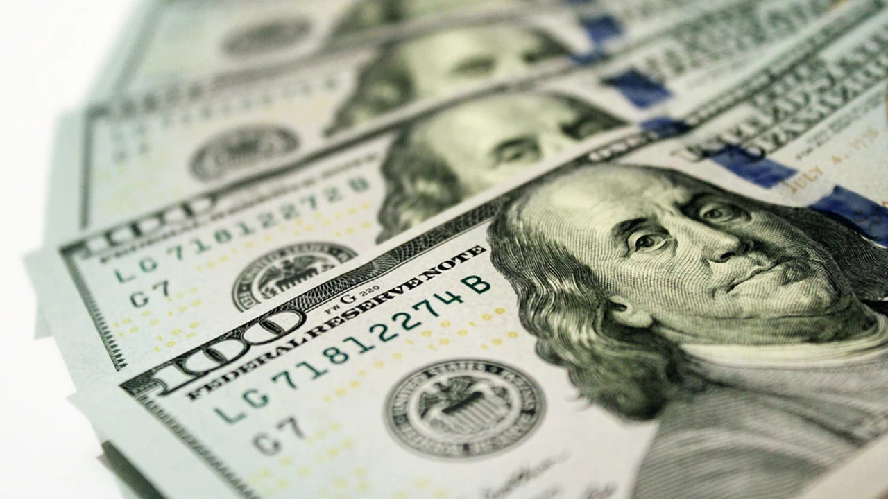 Dólar y brecha cambiaria: cómo es el "rulo" del arranque de febrero con la venta de dólar ahorro en los bancos