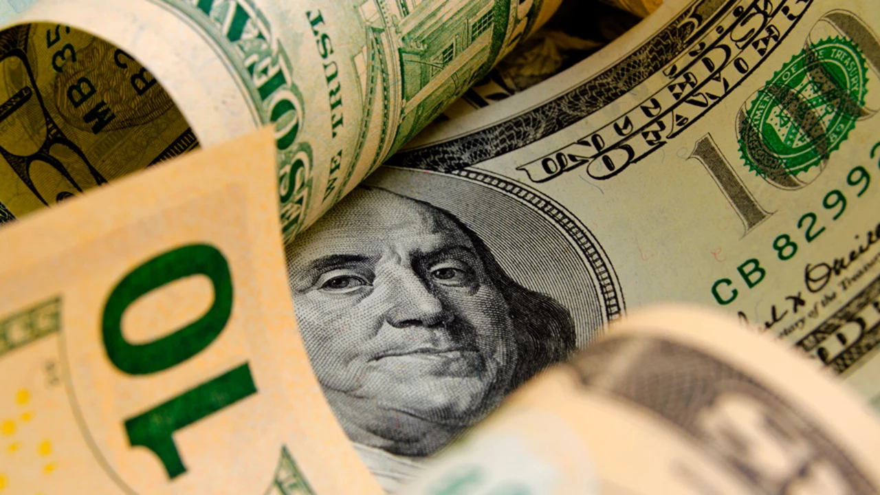 Fiebre por el dólar ahorro: 1 millón de personas compraron divisas, récord en 15 meses