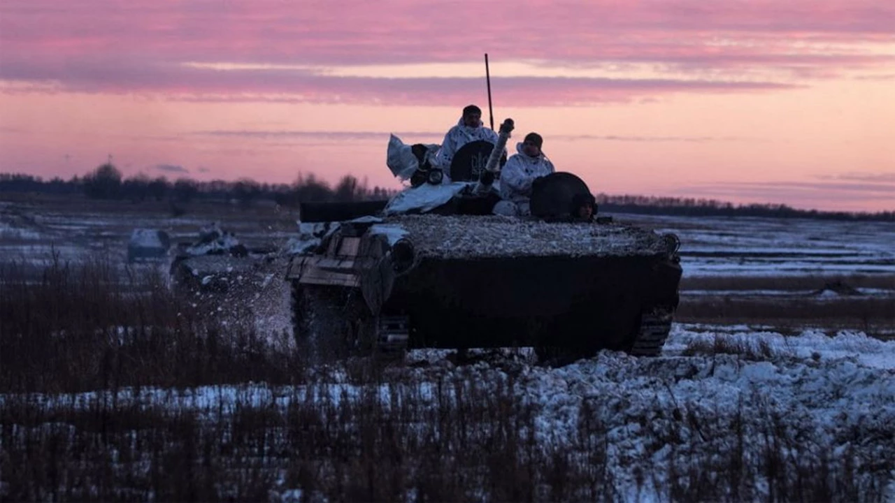 VIDEO| Así cruzaron la frontera las fuerzas rusas en Donetsk, una de las regiones separatistas del este de Ucrania