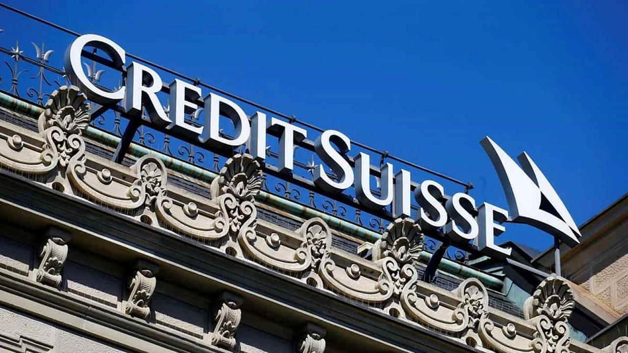 Alerta en el mundo financiero: Credit Suisse está en la cuerda floja, ¿será el nuevo Lehmann Brothers?