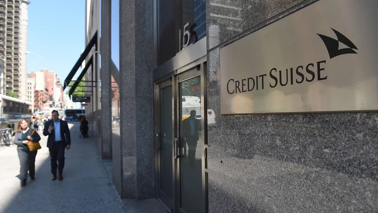 El Credit Suisse cae a su mínimo histórico: ¿surgen fantasmas de un nuevo Lehman Brothers?