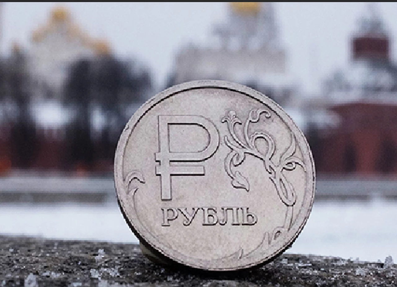 Rublo: cómo la moneda rusa se volvió la divisa con mejor desempeño del mundo pese a las sanciones