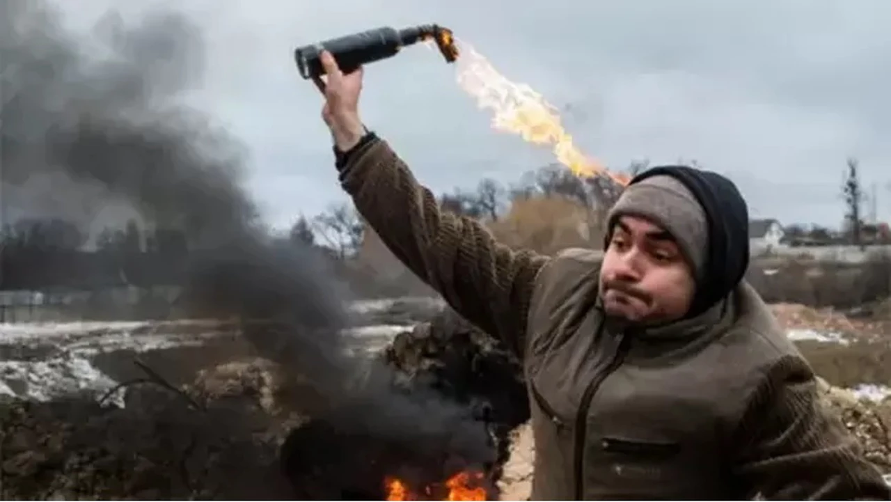 Guerra Rusia-Ucrania: quién era Molotov y por qué hay bombas de fabricación caseras que llevan su nombre
