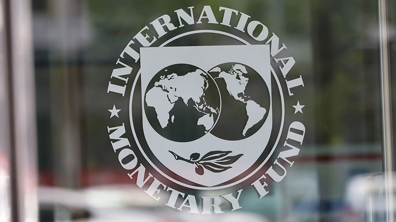 Argentina paga al FMI con préstamo de Qatar para no "tocar" reservas
