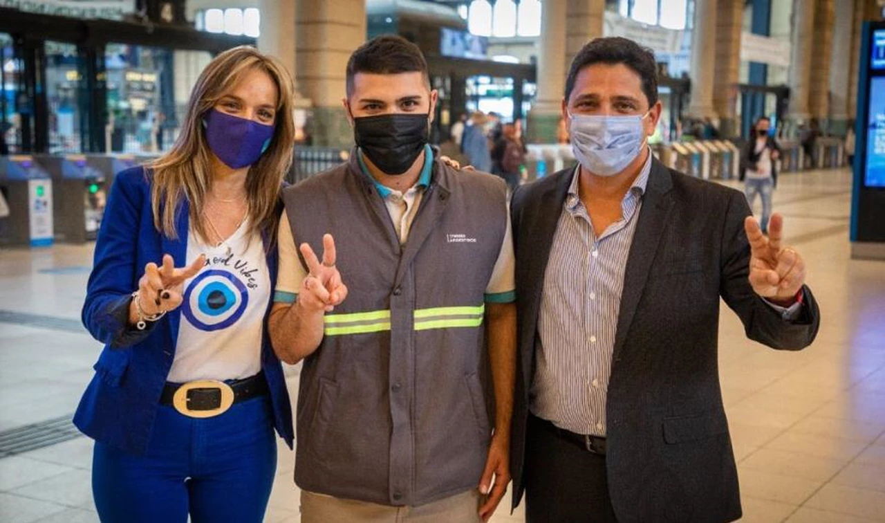AySA sorprende con un flashmob a los usuarios y usuarias de trenes en el Día Mundial del Agua