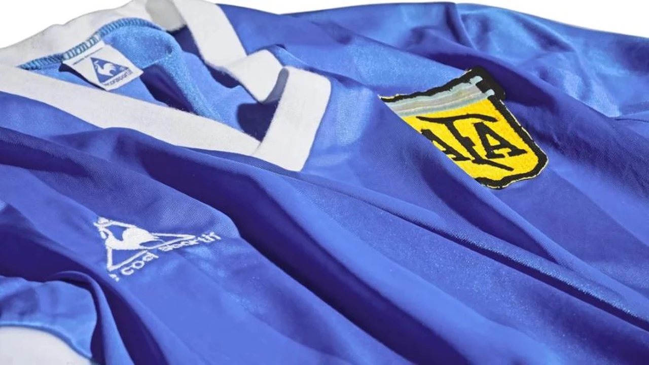 Termina la subasta por la camiseta de Maradona: ¿por cuánto es la única oferta?