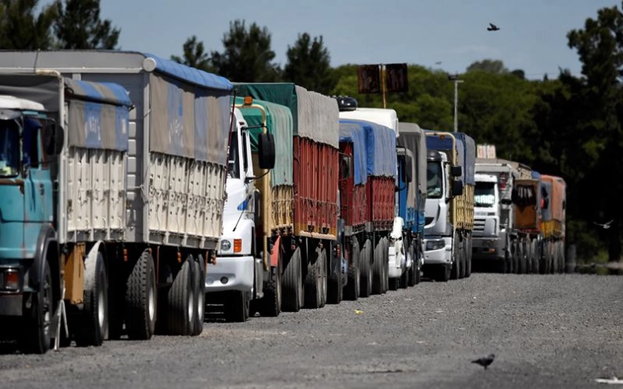 El paro de transportistas se levantó tras el acuerdo de una nueva tarifa