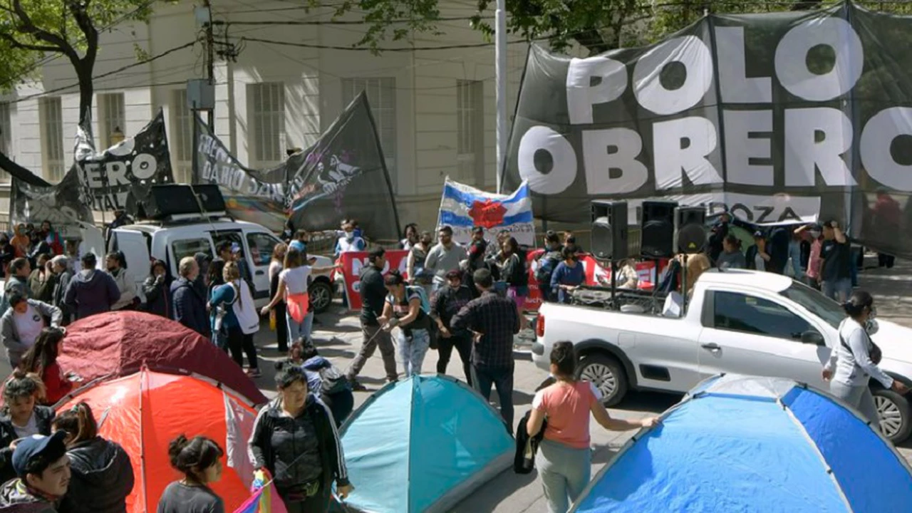 Piqueteros marchan a Plaza de Mayo tras anuncios de Batakis: reclamos y amenaza de "acampe"