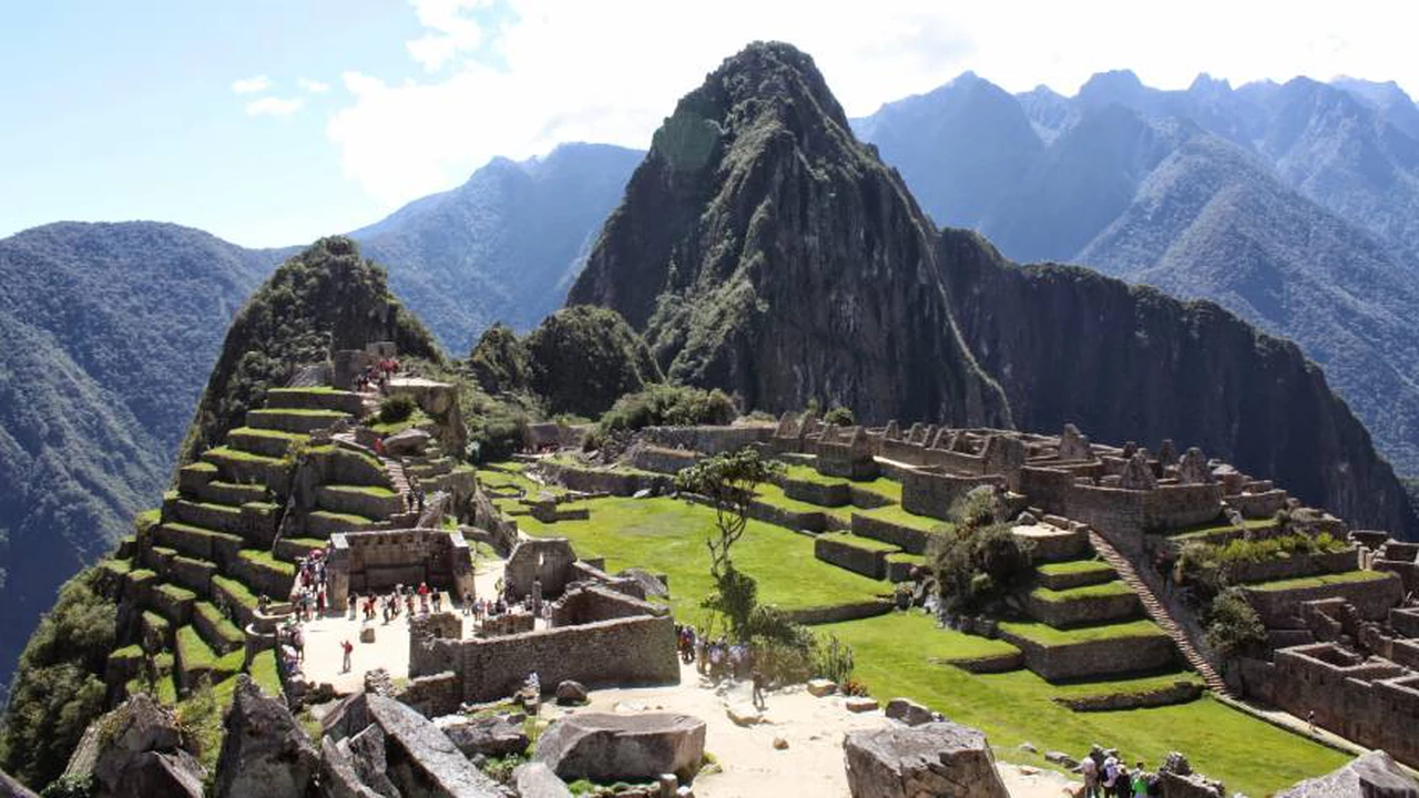 Machu Picchu cierra indefinidamente al turismo por aumento de protestas y bloqueos