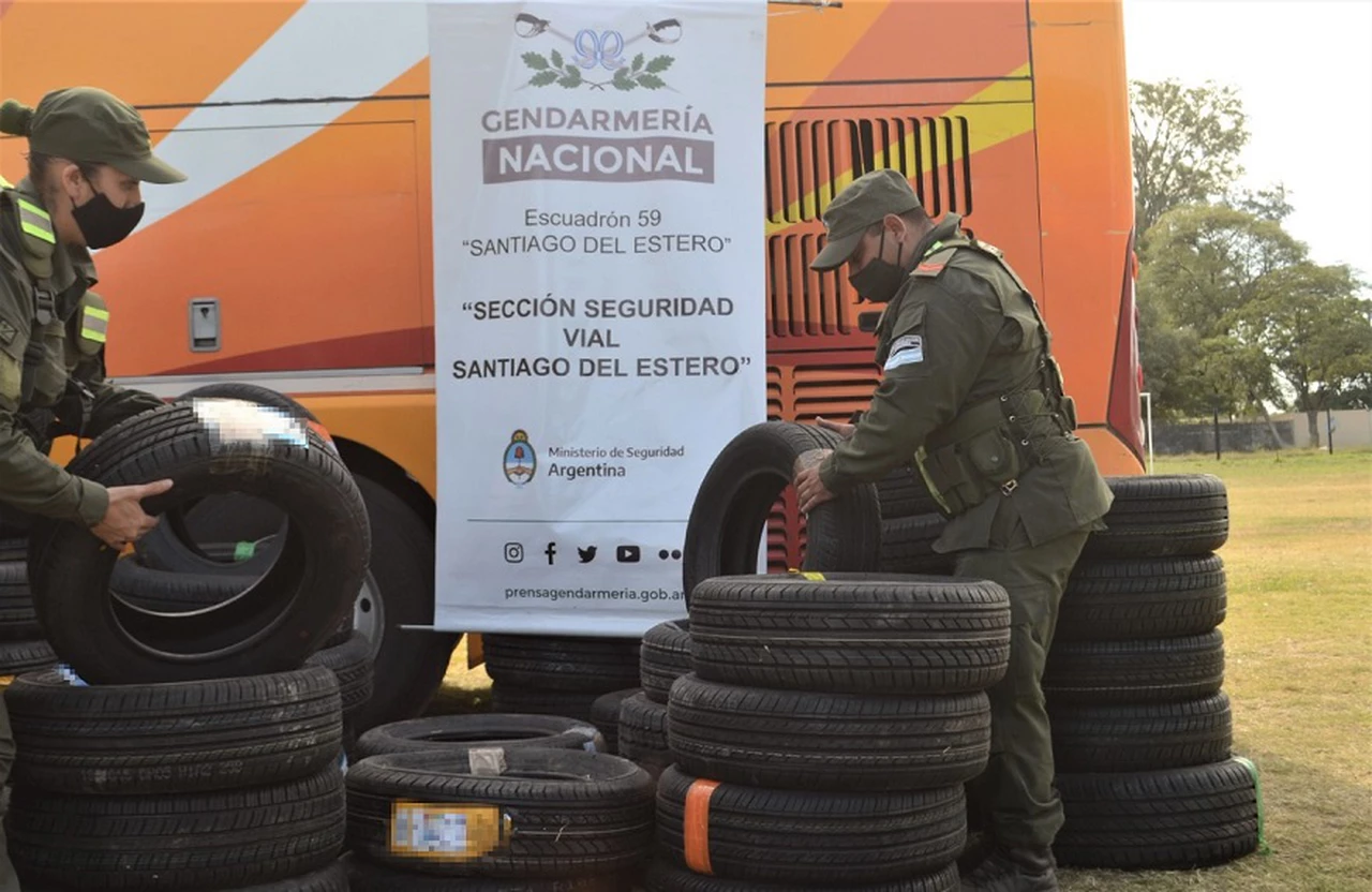 "Cepo" a los importados: las restricciones dispararon el contrabando de neumáticos por las fronteras