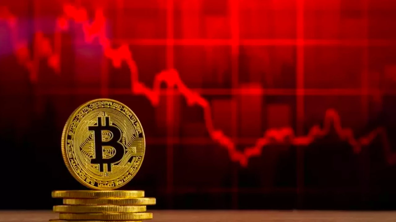 Bitcoin no encuentra su piso tras el "fin de semana negro" y cae otro 13%