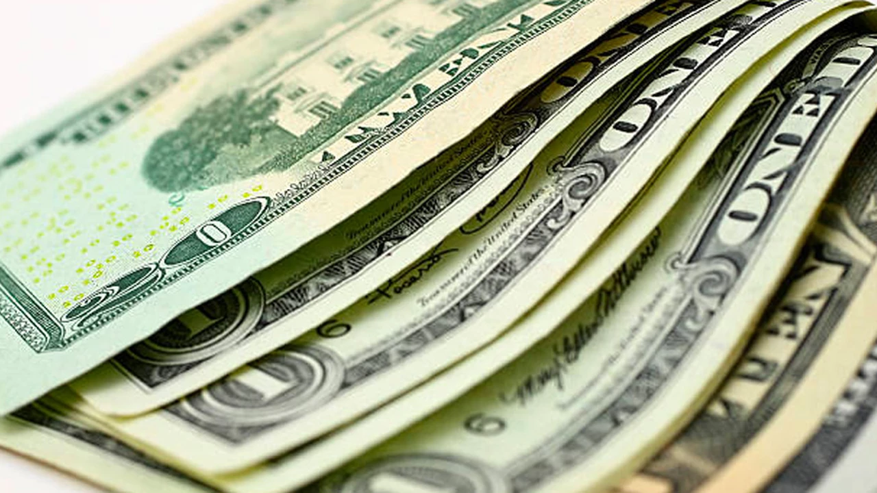 Dólar hoy | Los dólares financieros se dispararon cerca de los $220: ¿qué pasó con el blue y el oficial?