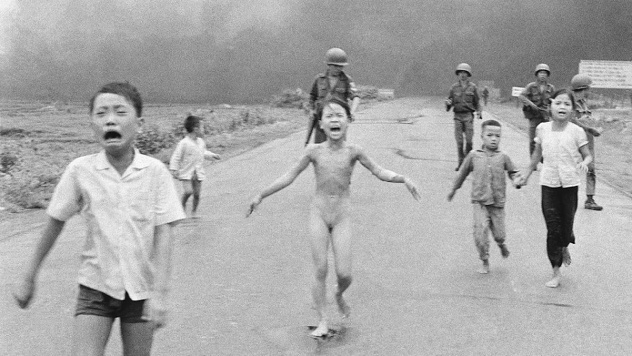 La foto de la "Niña del napalm" cumple 50 años: esta es la historia imagen que definió de la guerra de Vietnam