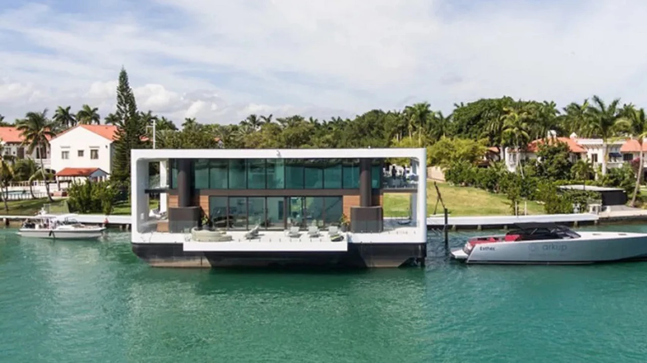 Cómo es la mansión flotante que navega en Miami y no pagará impuestos de propiedad