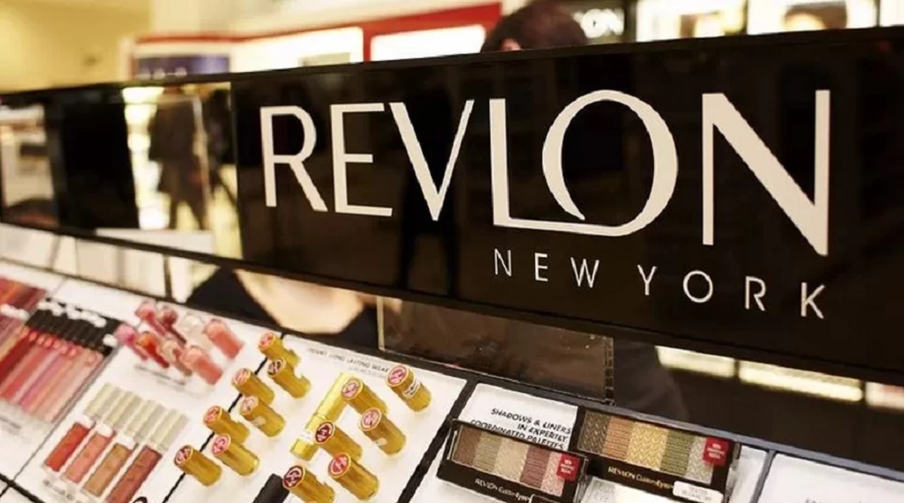 Por qué cayó Revlon, la icónica marca de cosméticos que se declaró en bancarrota